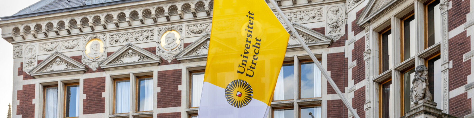 vlag op het Academiegebouw in Utrecht